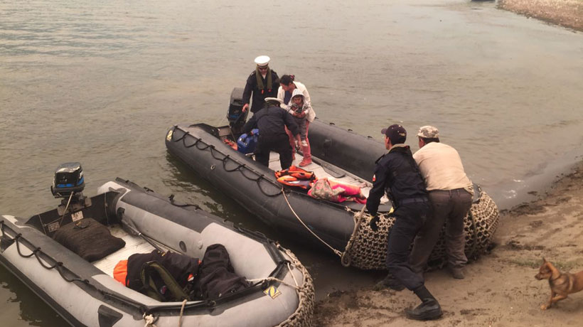 [VIDEOS] Armada rescató personas que se lanzaron al río Maule por incendio