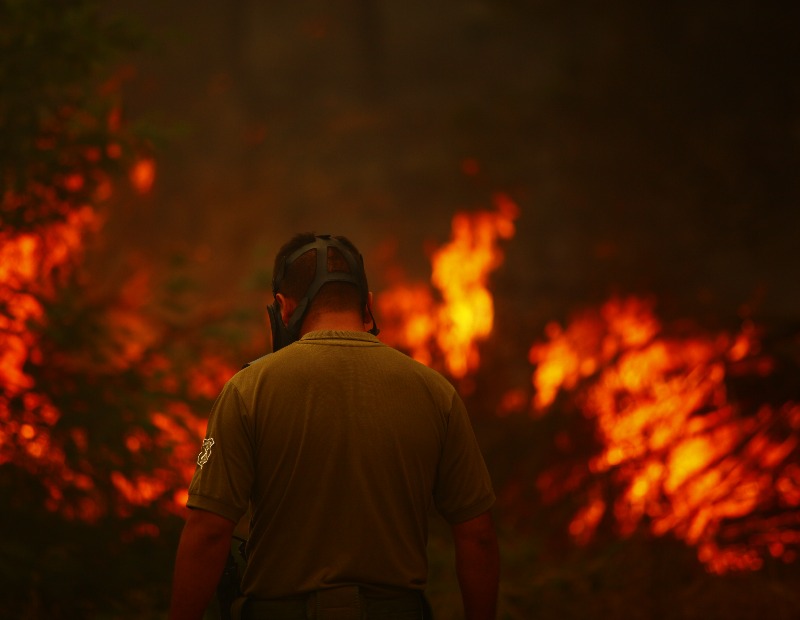 Evacuaron tres poblados de Portezuelo por avance del incendio forestal