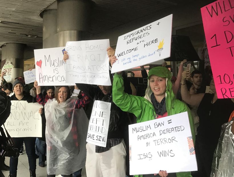 Protestaron en aeropuertos de Florida contra el veto de Donald Trump a musulmanes