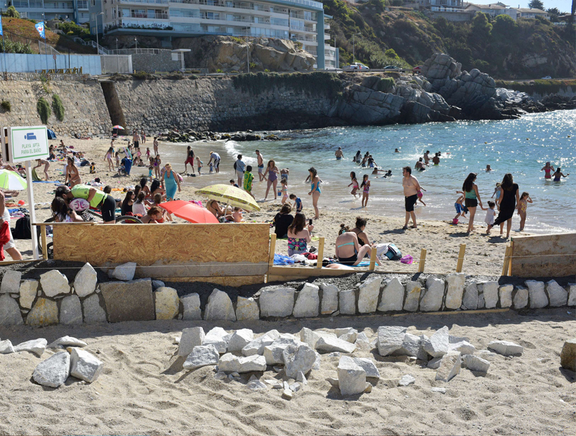 Privados podrán reconstruir legalmente polémico muro perimetral en la playa Los Lilenes de Concón Privados podrán reconstruir legalmente polémico muro perimetral en la playa Los Lilenes de Concón