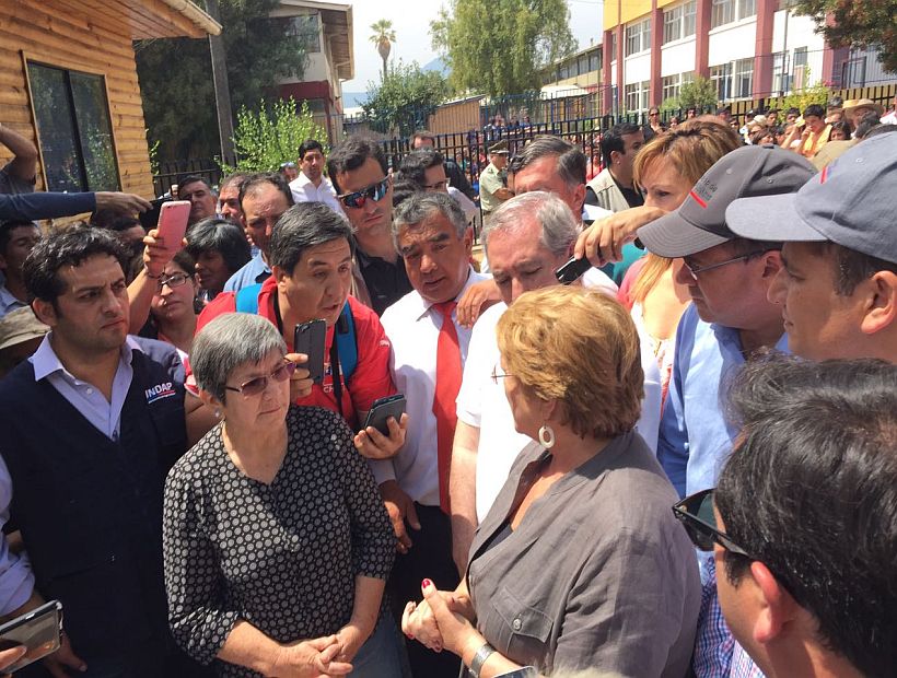 Michelle Bachelet en el Biobío: “Hemos pedido que aceleremos al máximo la entrega de beneficios” Michelle Bachelet en el Biobío: “Hemos pedido que aceleremos al máximo la entrega de beneficios”