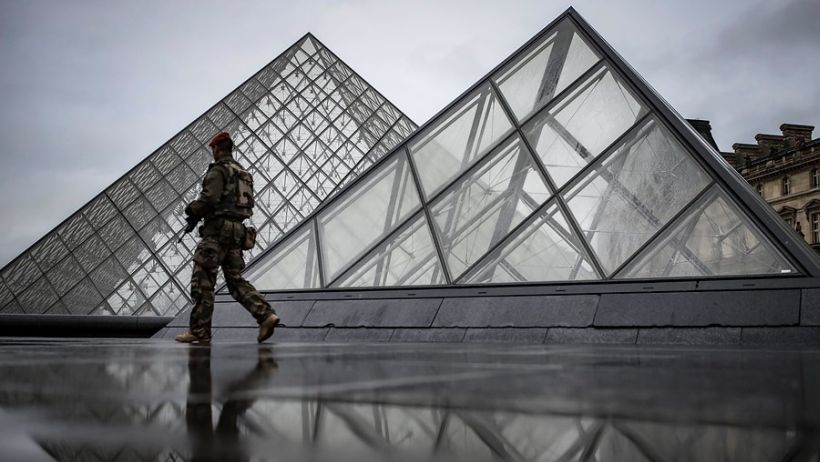 El Louvre reabre tras el ataque terrorista contra unos militares