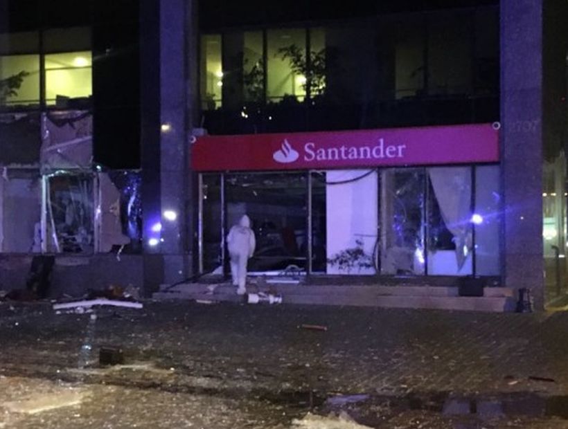 Una explosión y balacera se produjo cerca del Costanera Center
