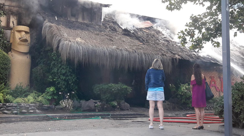 Un incendio afectó al restaurant Bali Hai en Las Condes