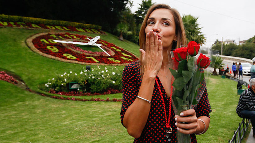 Carolina de Moras regaló rosas en el Día de los Enamorados