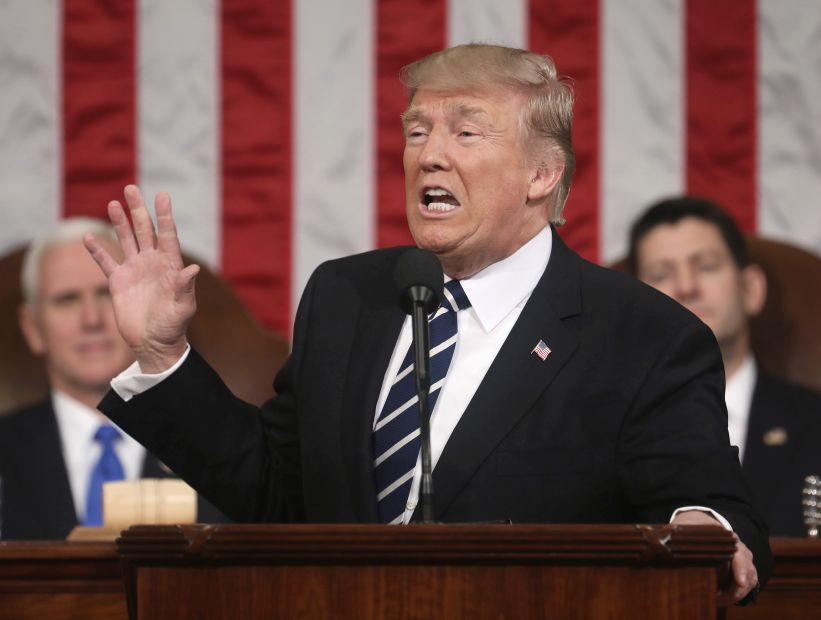 Trump aseguró ante el Congreso que la construcción del muro con México comenzará 