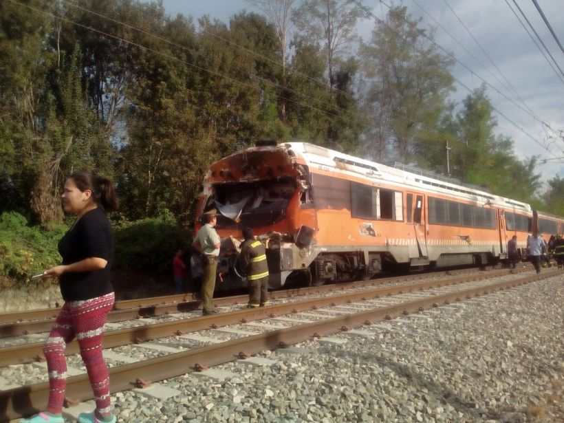 Un muerto dejó choque de un tren de pasajeros contra un camión en Requínoa