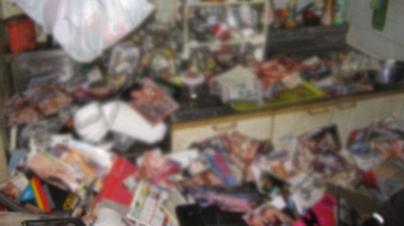 Japonés murió aplastado por su colección de revistas porno de seis toneladas
