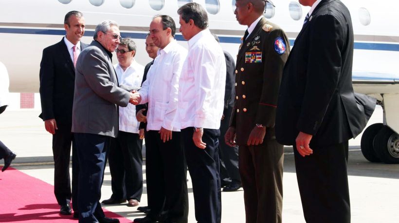 Raúl Castro llegó a Venezuela para conmemorar el cuarto aniversario de la muerte de Hugo Chávez