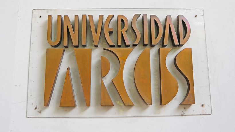 Ministra de Educación negó vínculos del PC con la Universidad Arcis