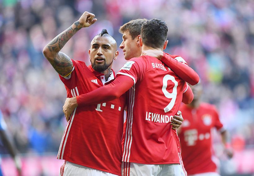 Bayern de Vidal intentará acercarse a su sueño del triplete ante Eintracht