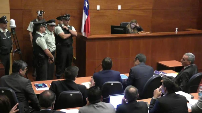 Tribunal declaró ilegal detenciones de ex funcionarios investigados por fraude en Carabineros y ordenó su libertad