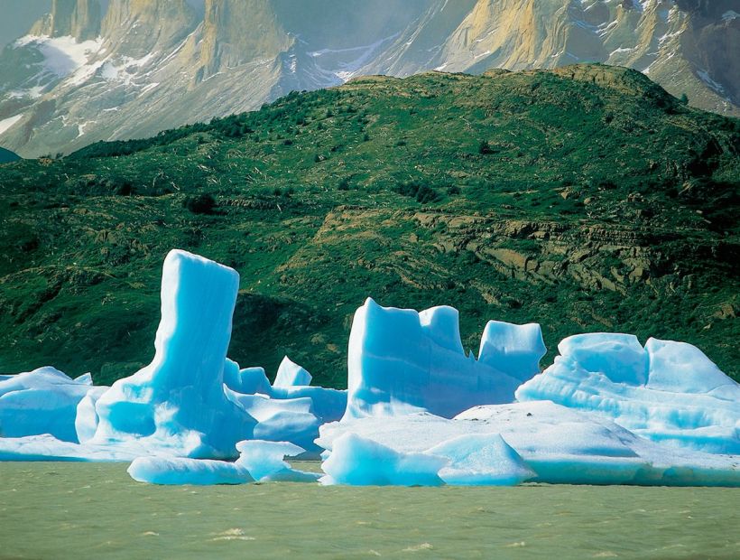 Conaf denunció posible hallazgo de petróleo en río del Parque Torres del Paine