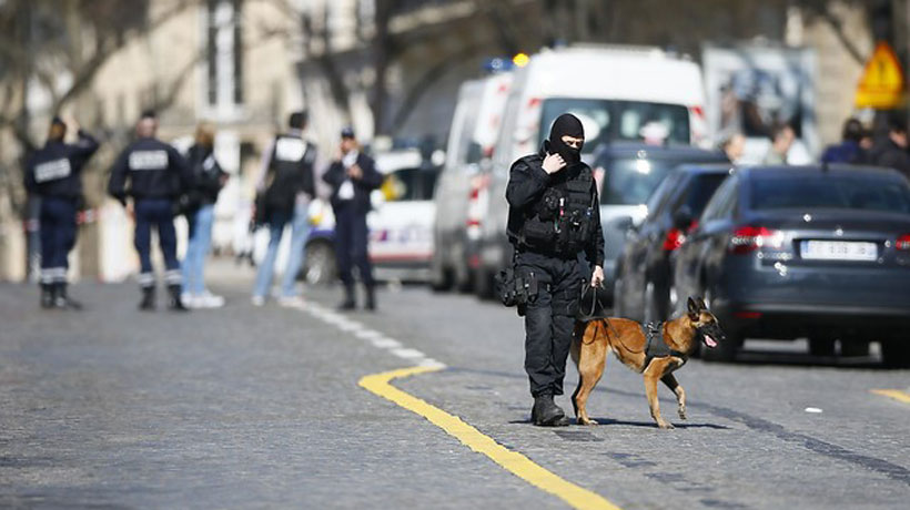 Un herido al explotar un sobre bomba dirigido a la sede del FMI en París