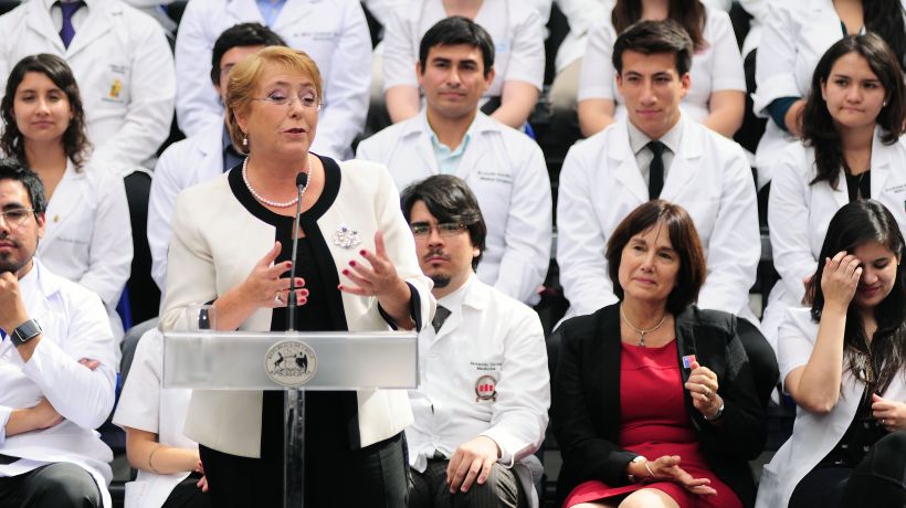 Presidenta Bachelet por nuevos especialistas en atención primaria: 