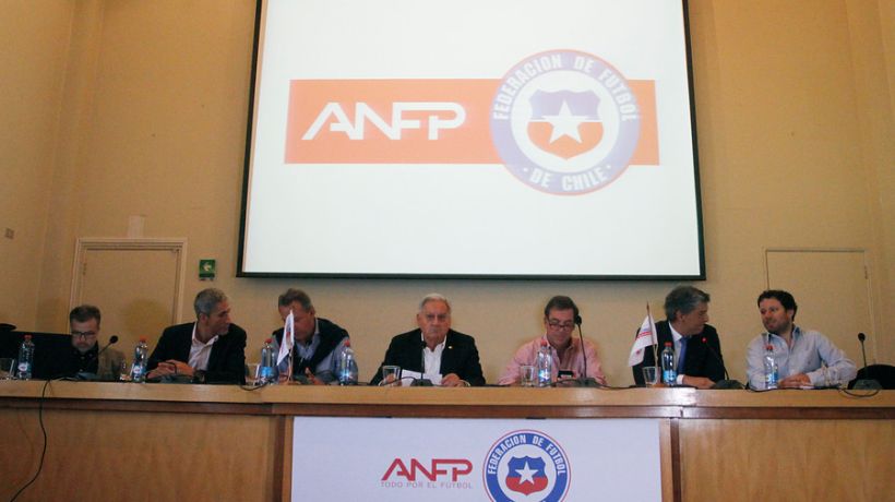 Pese a preacuerdo: Consejo de Presidente decidió mantener cinco extranjeros en los planteles del fútbol chileno