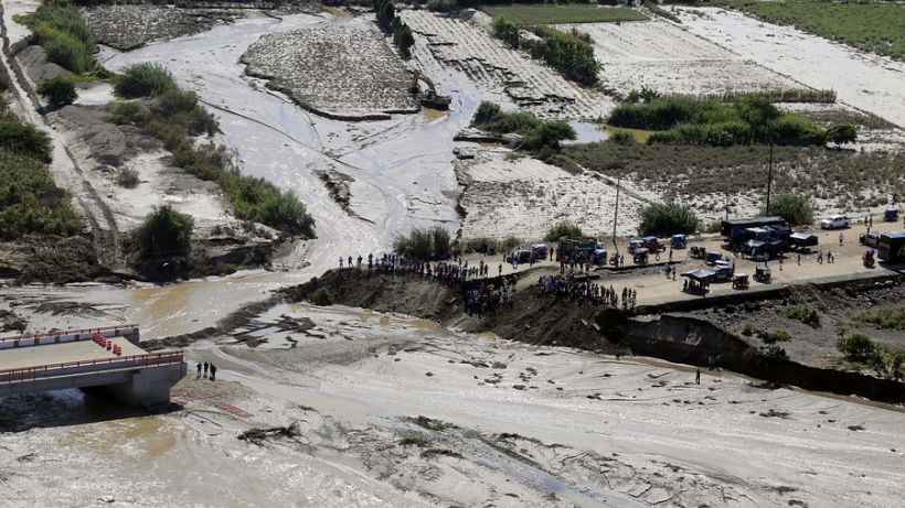 Perú declaró urgencia en construir nueva carretera entre Lima y los Andes por inundaciones