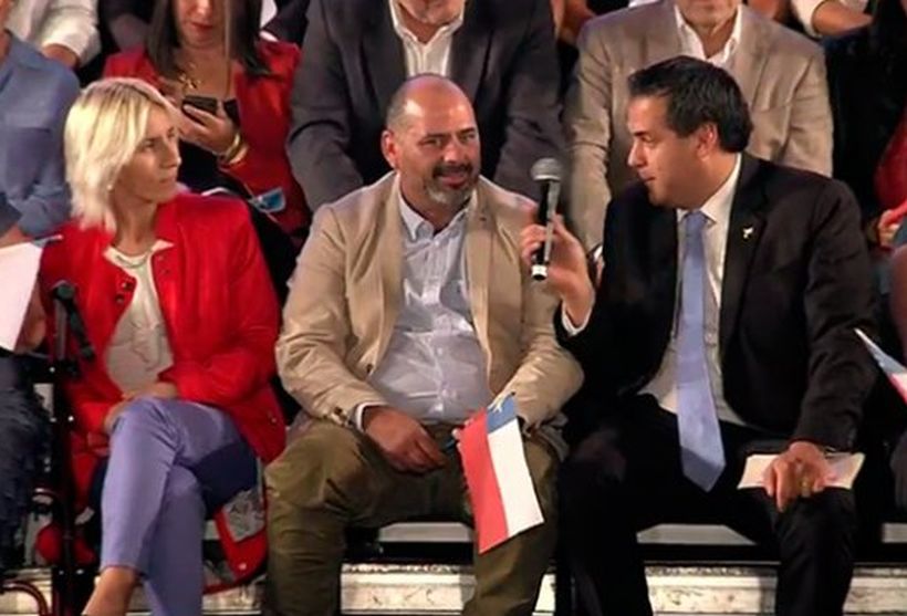 Érika Olivera y el minero Mario Sepúlveda participaron en la proclamación de Piñera