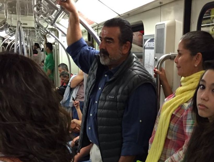 Luksic compartió una foto viajando en Metro y causó furor en las redes sociales