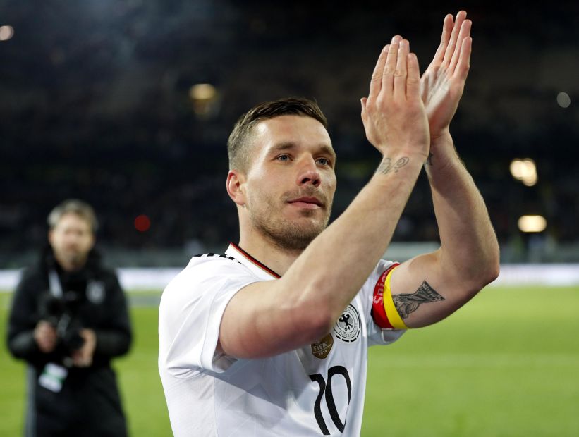 Podolski se despide de Alemania con golazo en triunfo ante Inglaterra