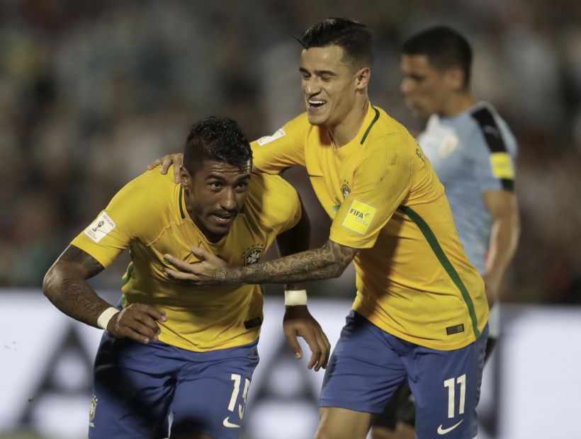 Brasil goleó 4-1 a Uruguay a domicilio y quedó a las puertas del Mundial