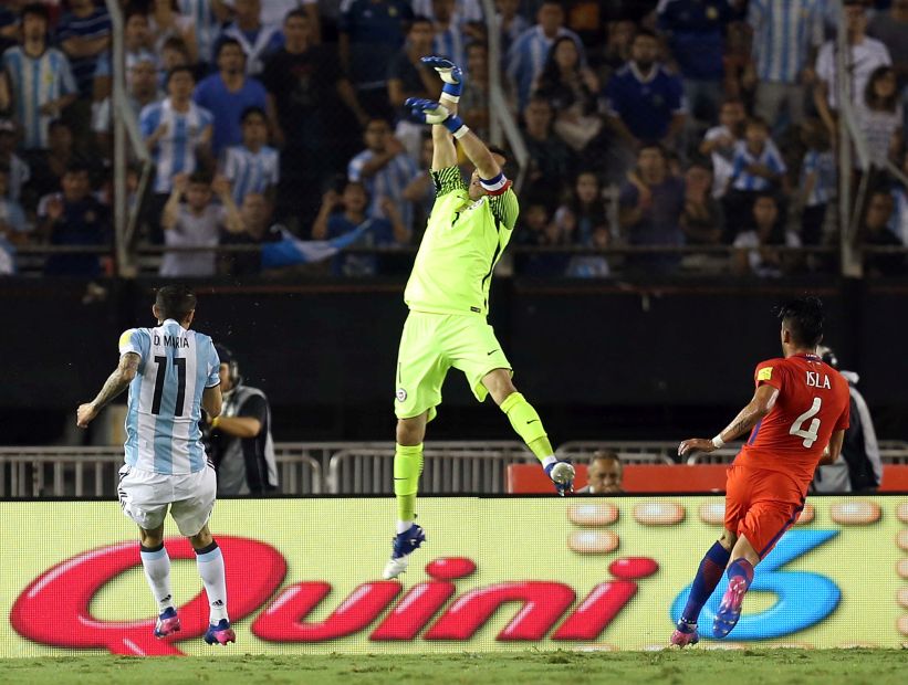 Claudio Bravo y la caída ante Argentina: 