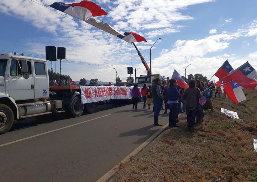 Agricultores y gremios de La Araucanía protestan en la Ruta 5 Sur Agricultores y gremios de La Araucanía protestan en la Ruta 5 Sur