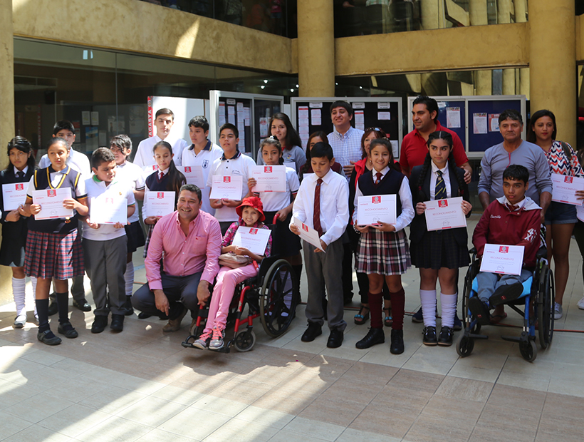 Más de dos mil estudiantes de Antofagasta recibieron becas educativas