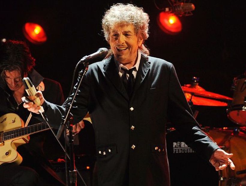 Bob Dylan recibió el Nobel de Literatura con retraso y sin ceremonia en Estocolmo
