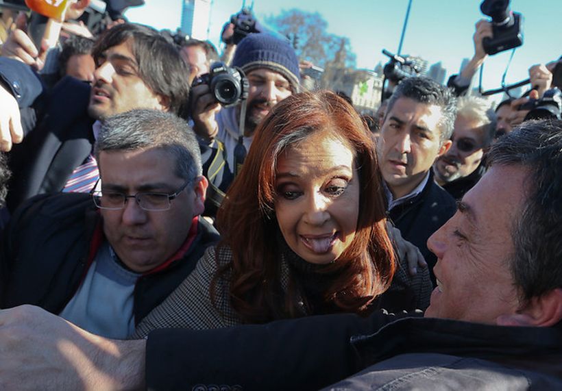 Procesan a Cristina Fernández e hijos por supuesta corrupción