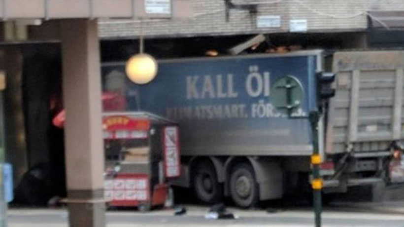Camión embistió a una multitud en Estocolmo