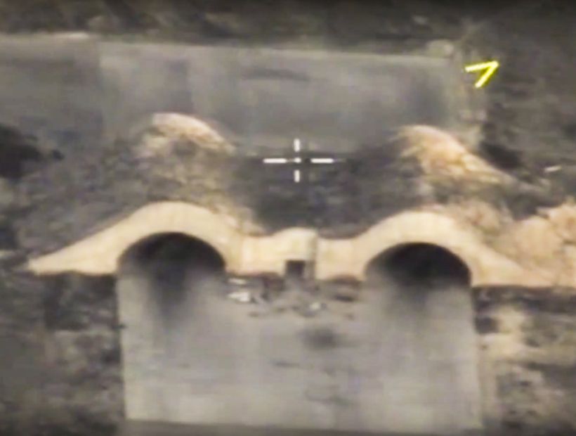 Dos aviones despegan de la base siria atacada por EE.UU
