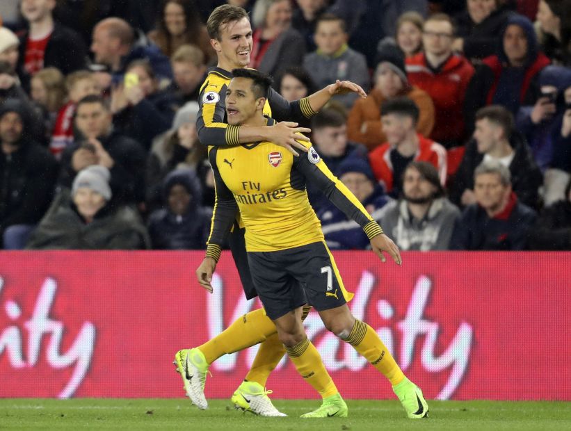 [VIDEO] El notable gesto de Alexis con un pequeño fanático del Arsenal