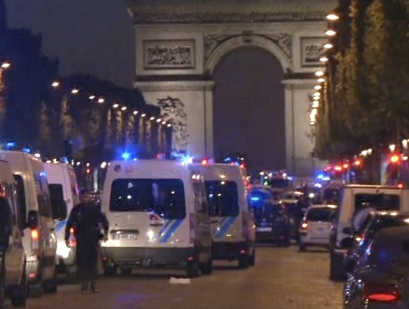 Un policía muerto y otro herido en tiroteo en Campos Elíseos de París