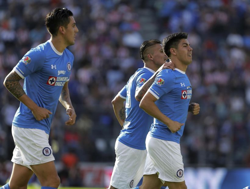 Francisco Silva anotó en la victoria del Cruz Azul por 2-1 sobre las Chivas