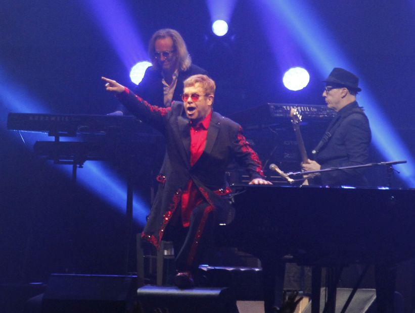 Elton John canceló sus próximos conciertos en EE.UU por una 