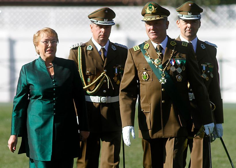 Bachelet llamó a Carabineros a cuidar la confianza y dijo que imputados por fraude deshonran  a la institución