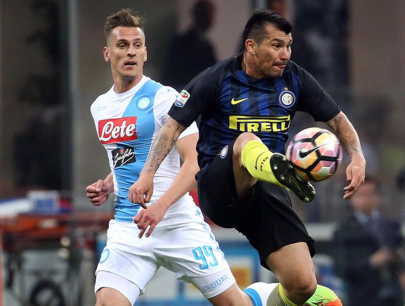 El Inter con Gary Medel perdió 1-0 contra el Napoli y suma seis partidos sin victorias