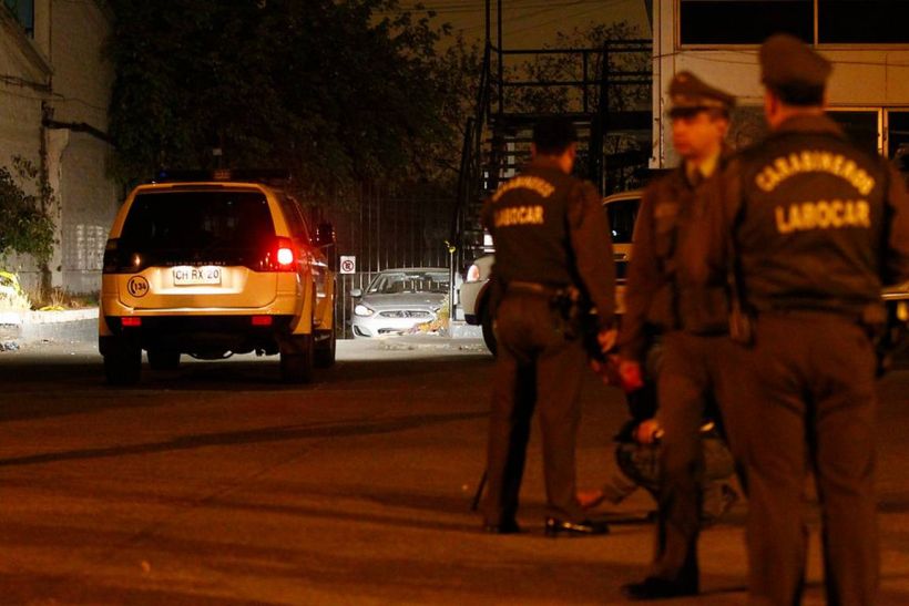 Asesinaron a hombre cuando manejaba en Puente Alto: fue impactado por 10 balazos