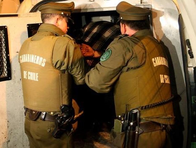 Ronquidos delataron a delincuente que se quedó dormido en un ducto de ventilación