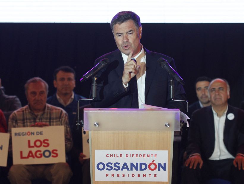 Manuel José Ossandón lanzó su candidatura emplazando a Piñera y a Kast a donar sus sueldos