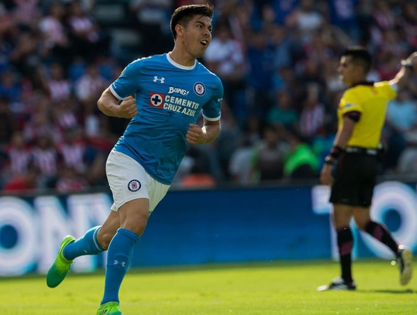 El 'Gato' Silva anotó un golazo en triunfo de Cruz Azul sobre León por 2-1