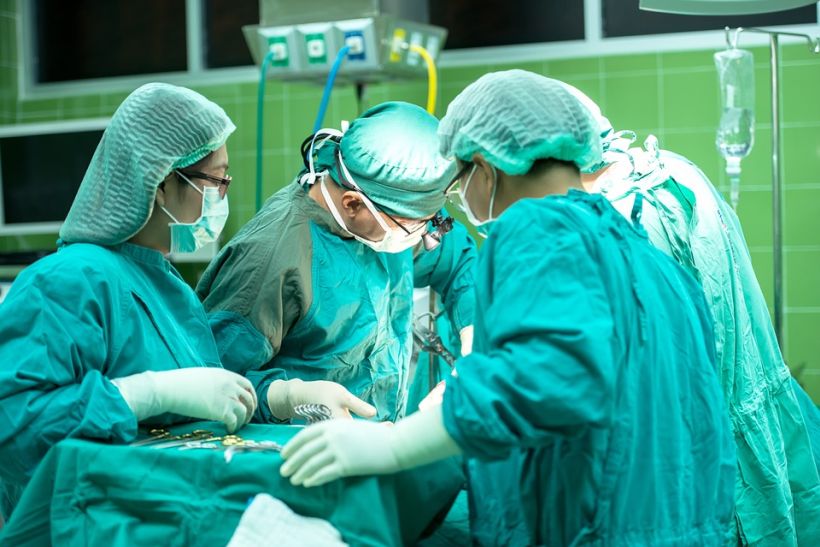 Cirugía para aumentar los glúteos se multiplicó en un año en Chile