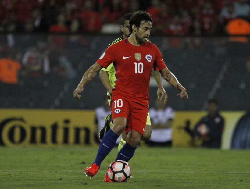 Jorge Valdivia se lesiona en Emiratos Árabes y preocupa en la Roja