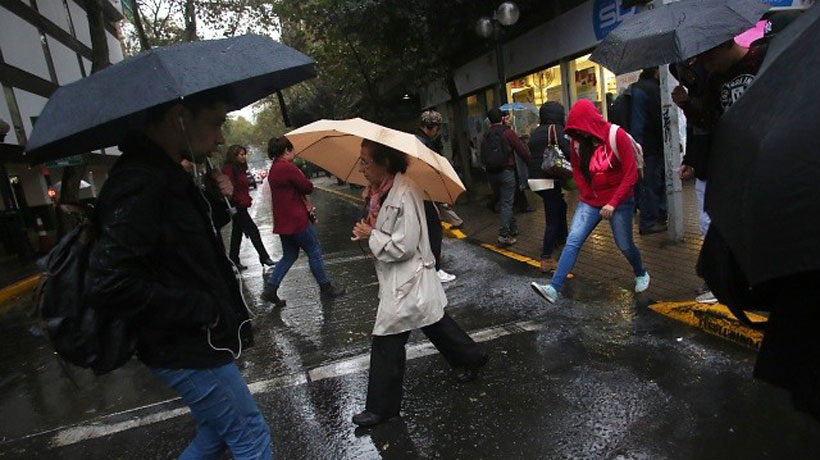 Decretarían Alerta Amarilla este jueves y viernes en Santiago por lluvias