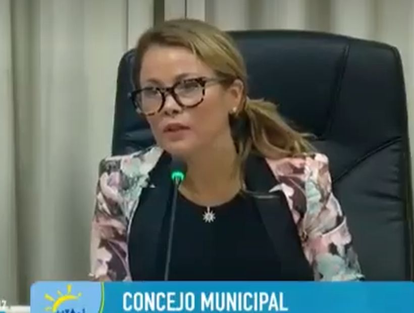 [VIDEO] Alcaldesa Cathy Barriga cortó el micrófono a una concejala que la criticaba