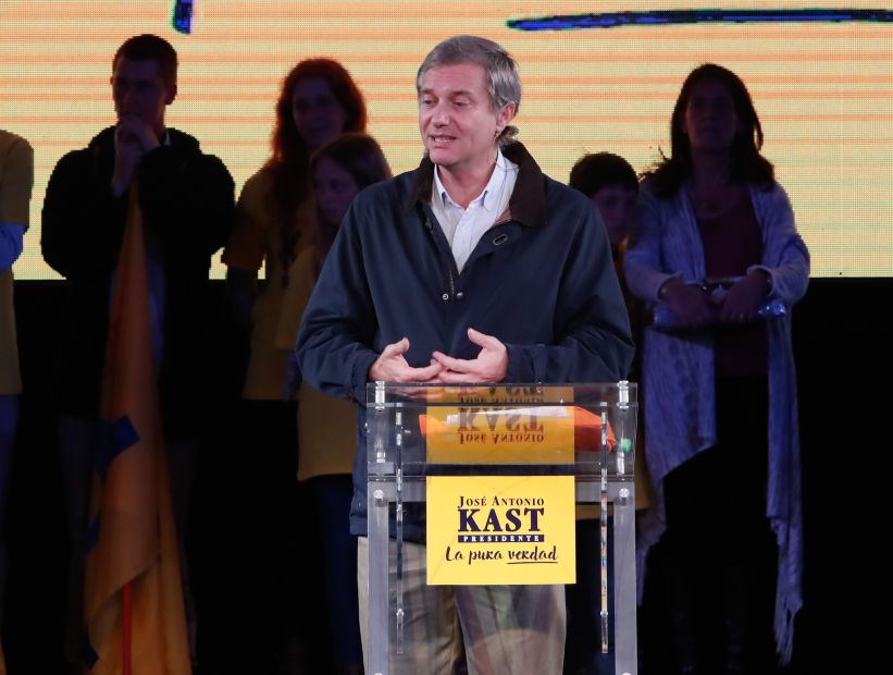 José Antonio Kast lanzó las bases de sus candidatura tras reunir 35 mil firmas