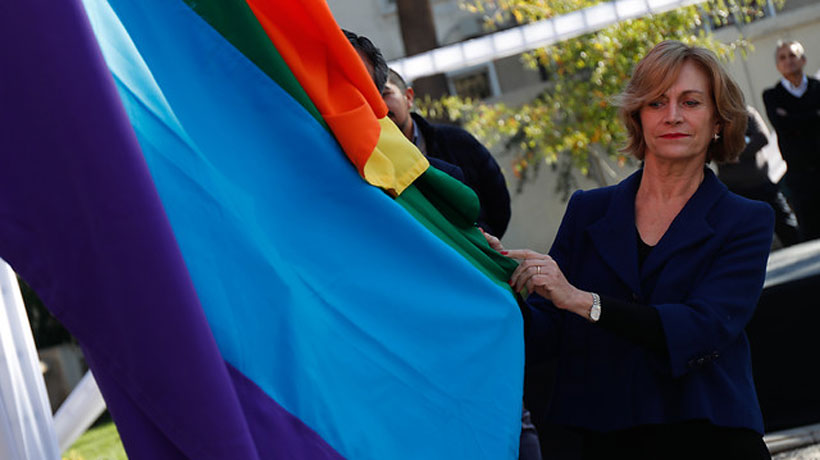 Por primera vez Las Condes izará la bandera del arcoíris contra la homofobia