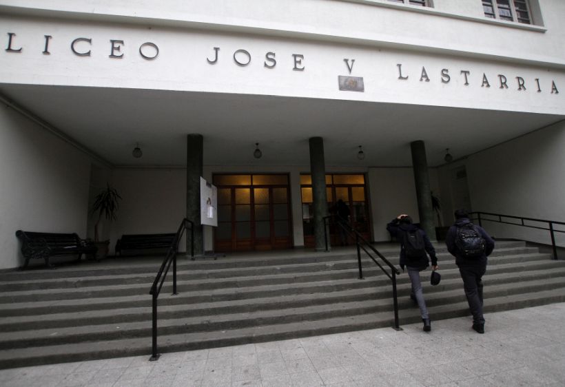 Alumno del Liceo Lastarria denunció que sufrió abuso sexual por parte de un inspector