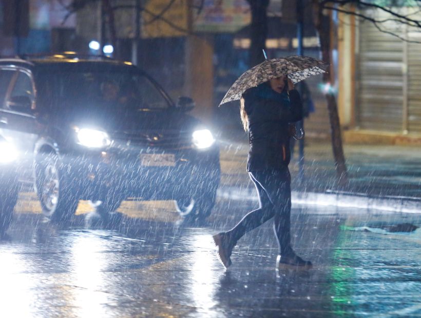 Enel activó su estado de alerta preventiva por el pronóstico de lluvias en la Región Metropolitana